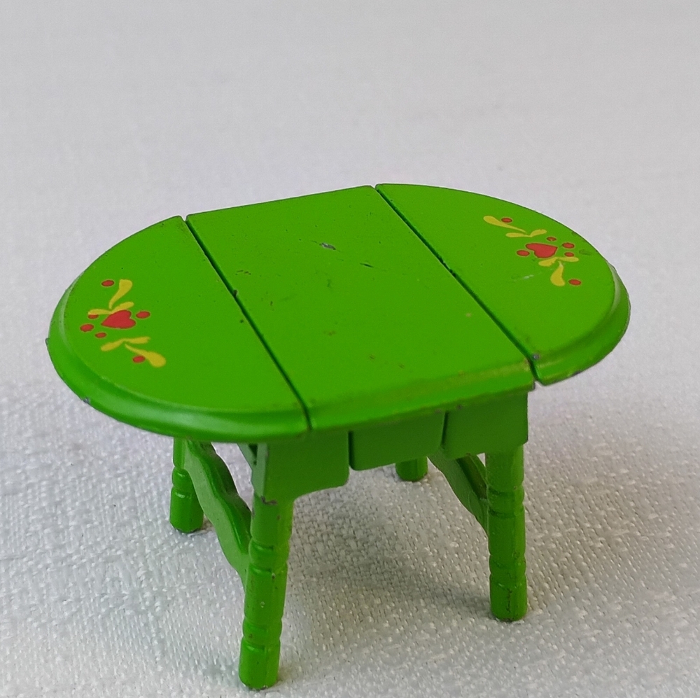 Mattel Hong Kong Miniature Toy Furniture Folding Metal Table Green 1 1/2" tall .